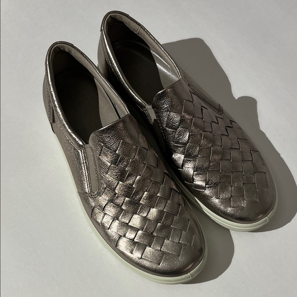ECCO Danish Design slip on sneakers gunmetal gray woven leather sz 7 shoes